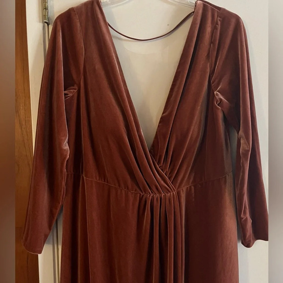 Anthropologie Jenny Yoo Ryland V-Neck Long-Sleeve Open-Back Stretch Velvet Gown - Picture 3 of 7